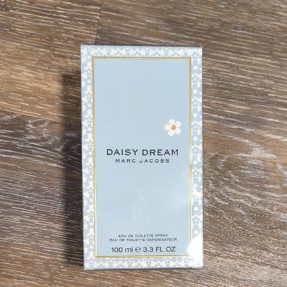 NEW !!!!! Marc Jacobs Daisy Dream Perfume with Blue and White Floral Design - Picture 2 of 4